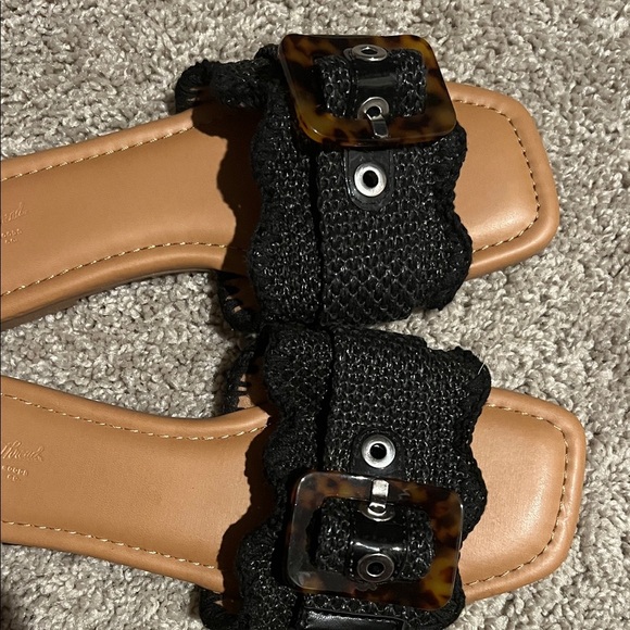 Universal Thread Black and Tan Sandals - Picture 4 of 4